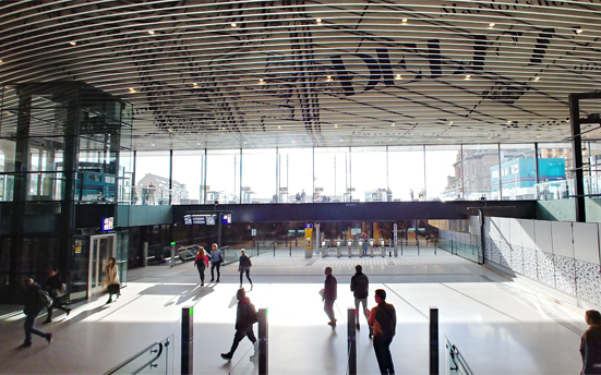 シンプルな建築形態のオランダ・デルフト駅